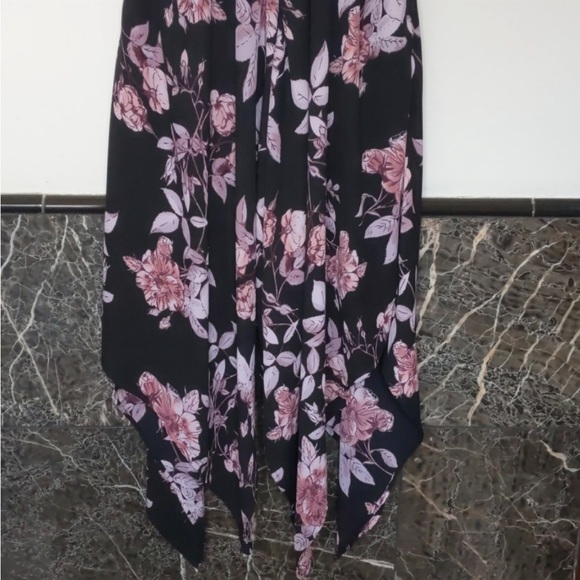 💥LAST CHANCE💥 Floral Asymmetrical Dress - Picture 5 of 6